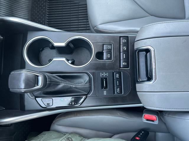 Used 2022 Toyota Highlander XLE image 21