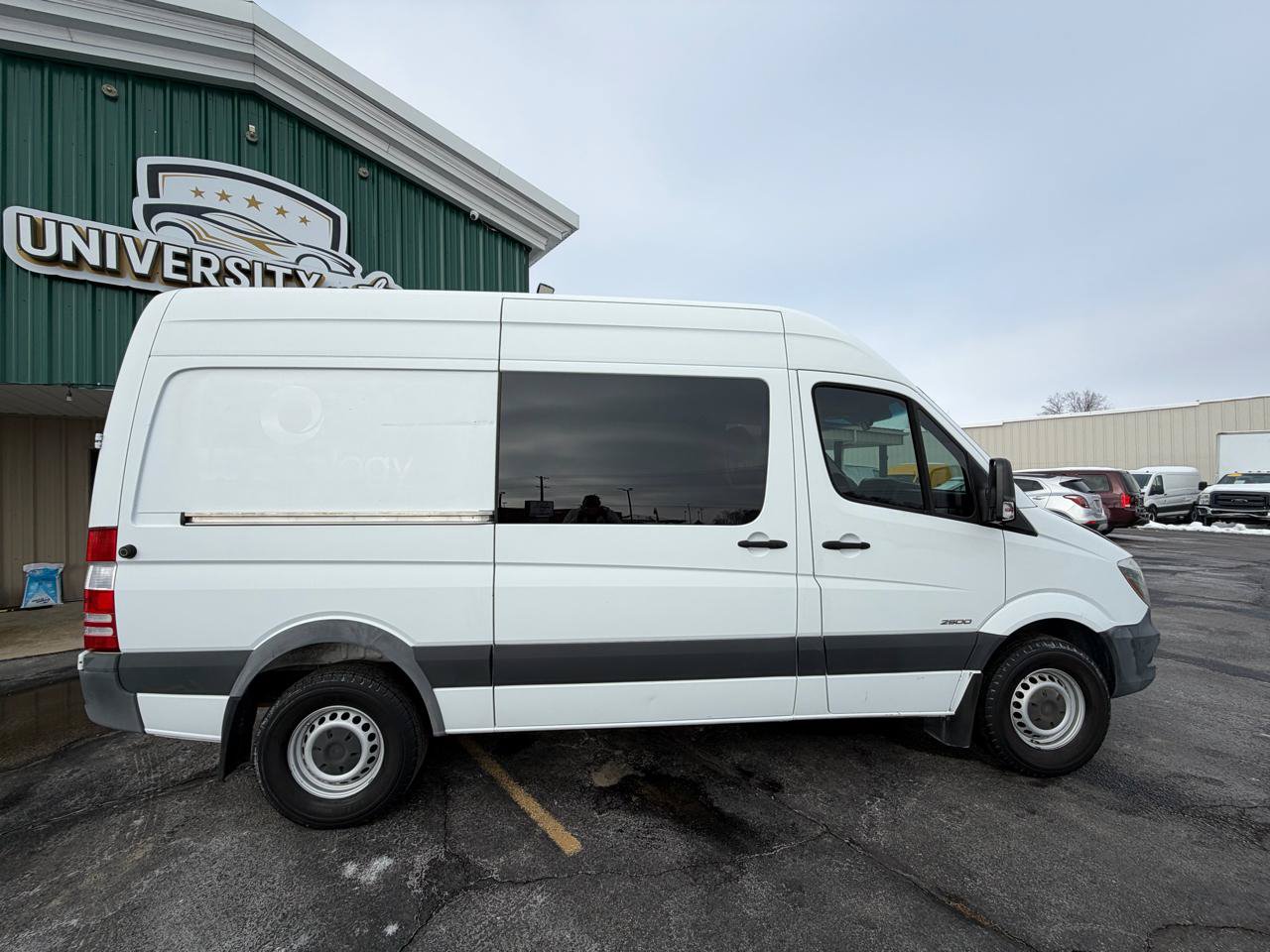 Used 2016 Freightliner Sprinter 2500 RWD image 2