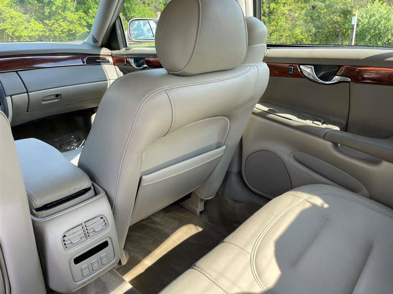 Used 2003 Cadillac De Ville w/ Comfort & Convenience Package FWD image 92