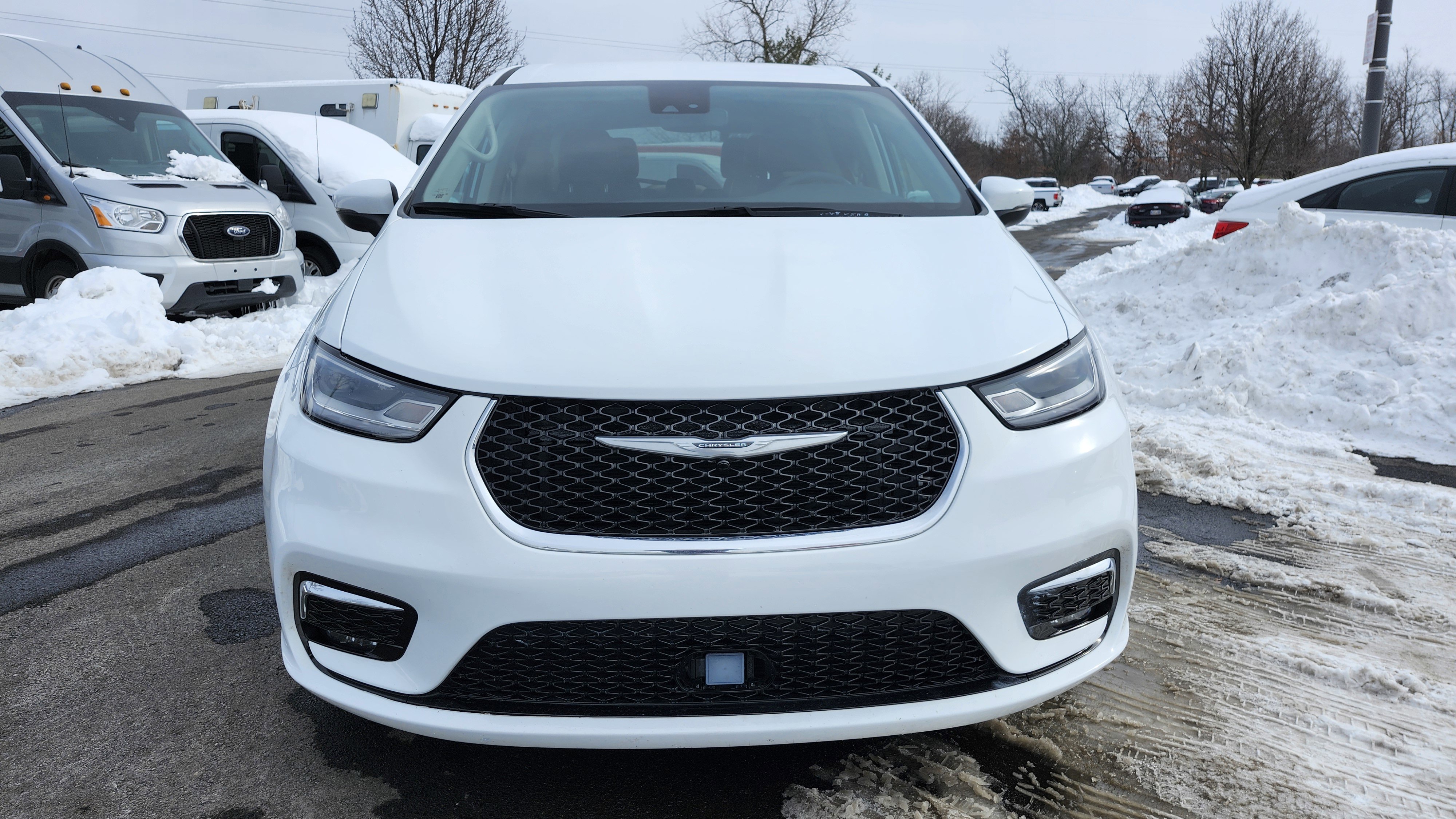 Used 2023 Chrysler Pacifica Touring-L image 10