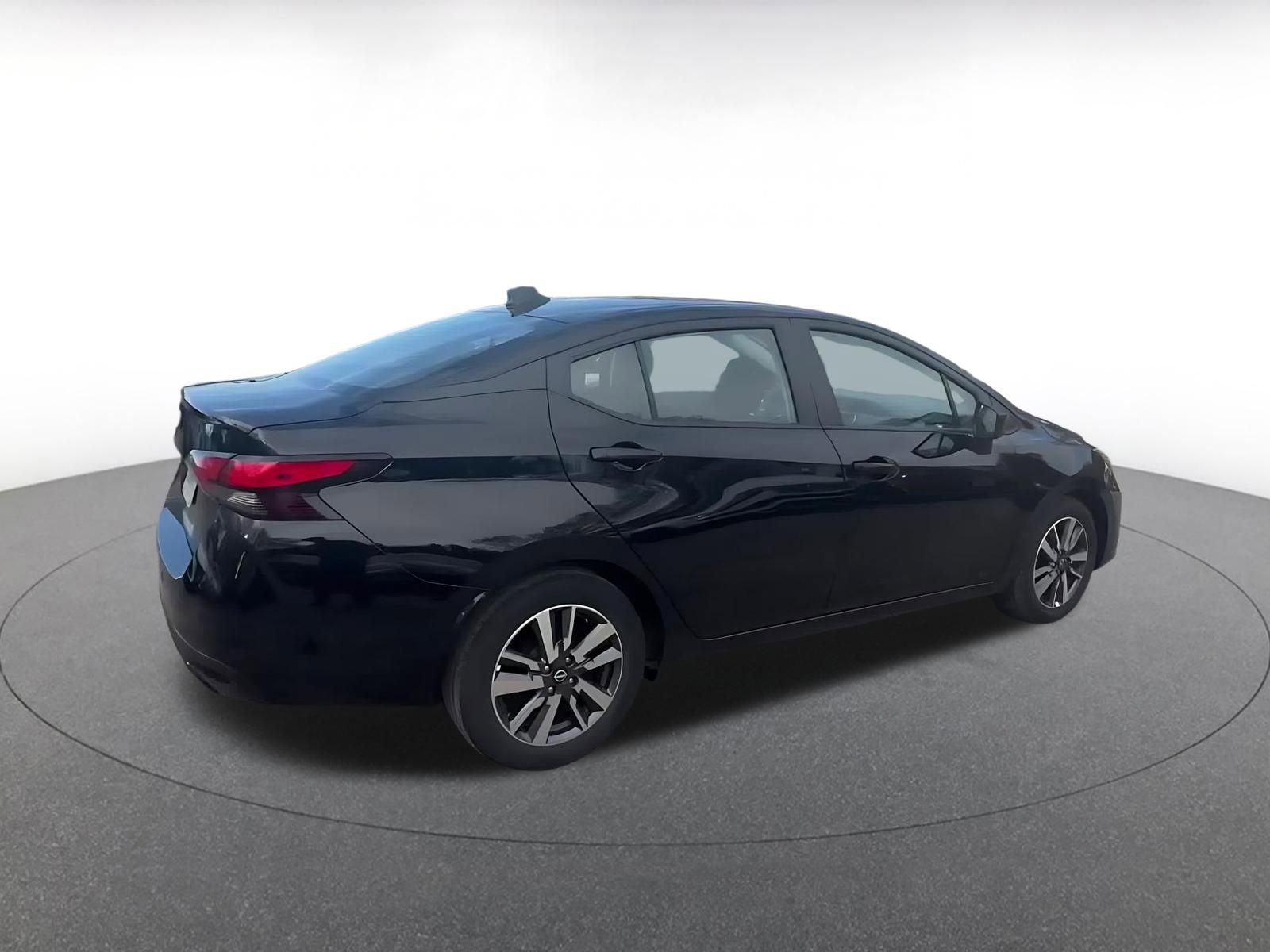 Used 2025 Nissan Versa SV FWD image 15