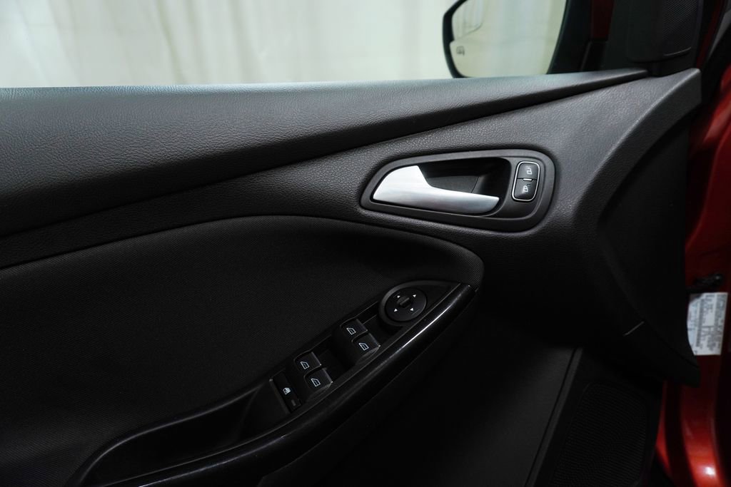 Used 2018 Ford Focus Titanium FWD image 22