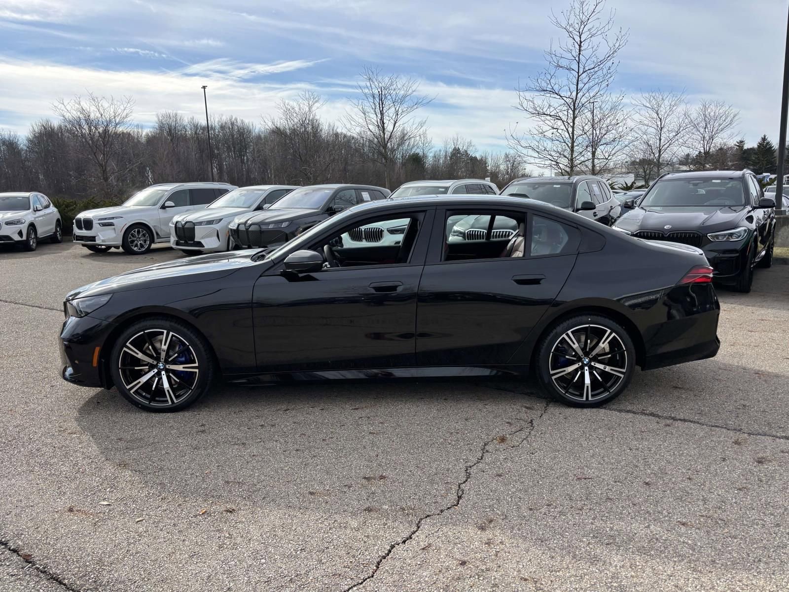 New 2026 BMW 530i xDrive w/ M Sport Package AWD/4WD image 4