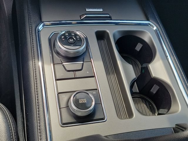 Used 2018 Ford Expedition XLT w/ Equipment Group 202A AWD/4WD image 19