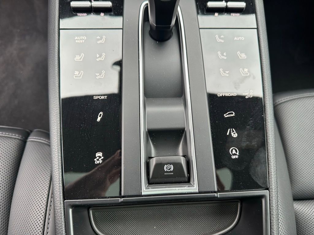 Certified 2026 Porsche Macan AWD/4WD image 26
