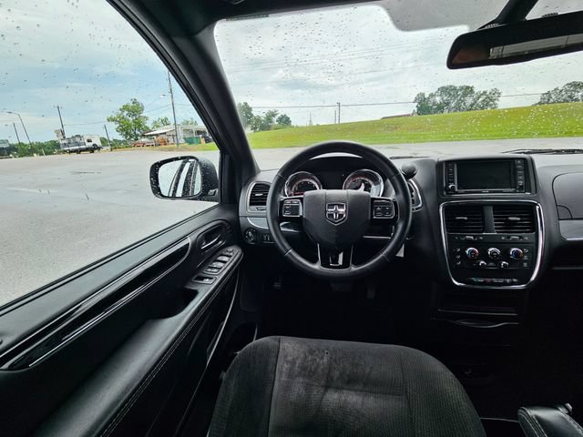 Used 2019 Dodge Grand Caravan SE FWD image 13