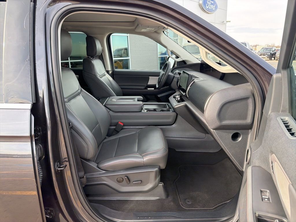 Used 2025 Ford Expedition Max Active AWD/4WD image 34