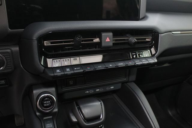 Used 2025 Toyota Land Cruiser w/ Premium Package image 17