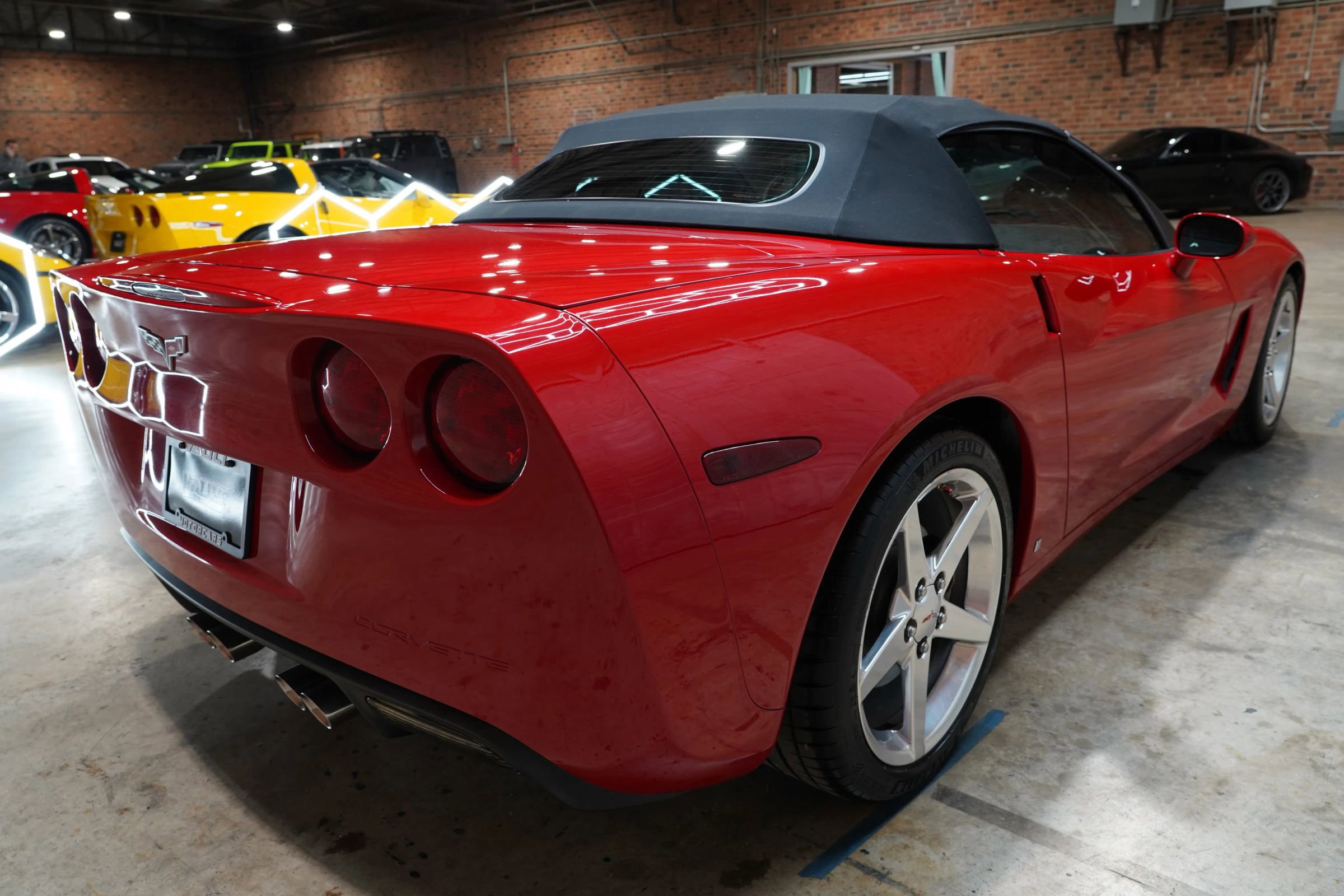Used 2006 Chevrolet Corvette Convertible w/ Preferred Equipment Group RWD image 17