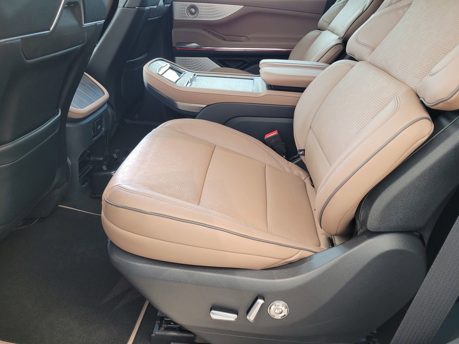 New 2026 Lincoln Navigator Black Label AWD/4WD image 7