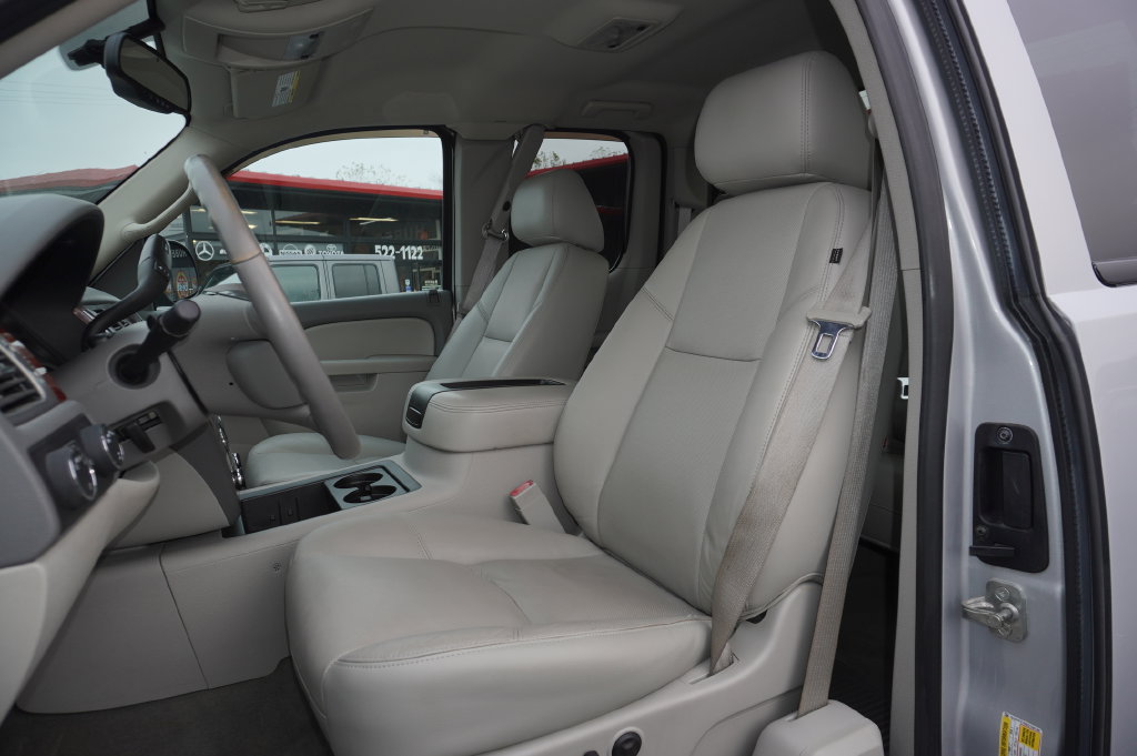 Used 2013 Chevrolet Silverado 1500 LTZ w/ Z71 Appearance Package AWD/4WD image 21