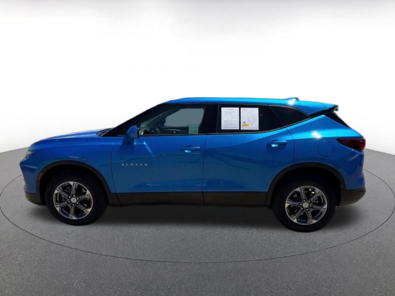 Used 2025 Chevrolet Blazer LT FWD image 9