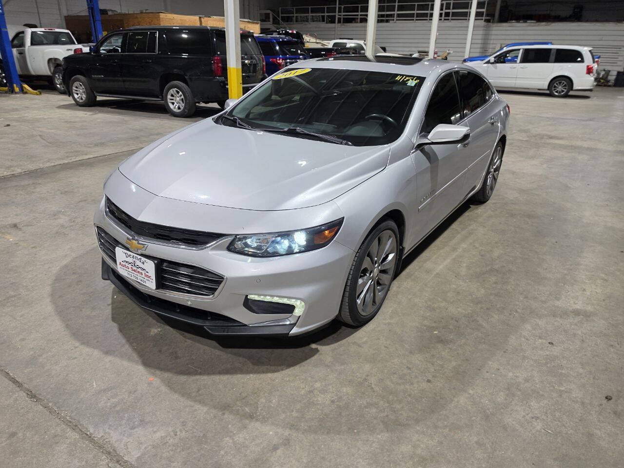 Used 2017 Chevrolet Malibu Premier w/ Premier Sun and Wheel Package FWD image 3