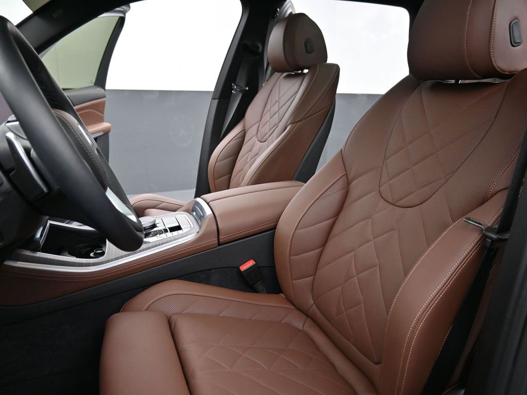 Used 2024 BMW X5 xDrive40i w/ Premium Package image 11