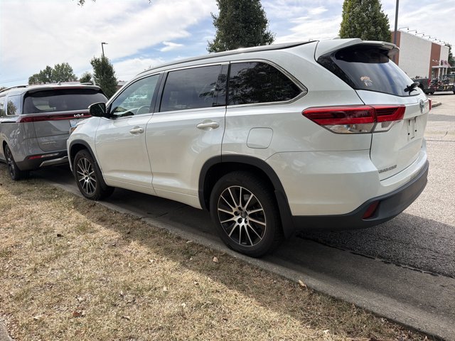 Used 2017 Toyota Highlander SE AWD/4WD image 7