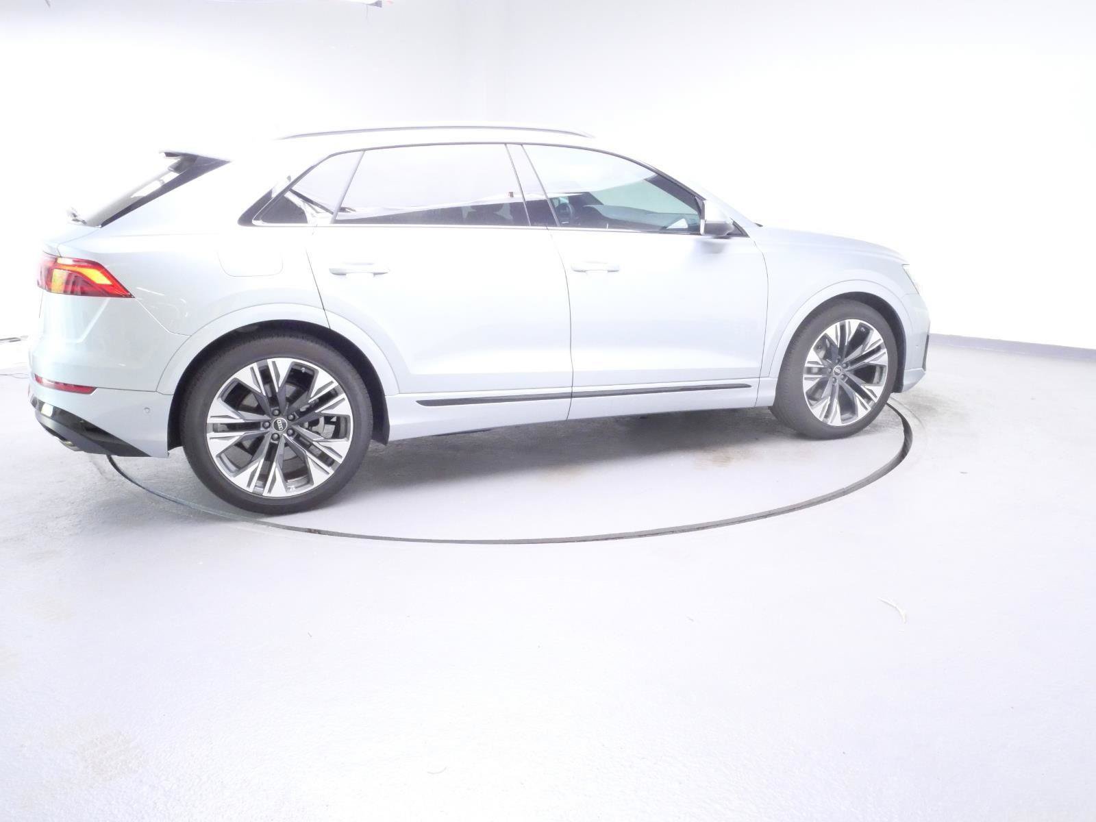 Used 2024 Audi Q8 Prestige w/ Prestige Package AWD/4WD image 9