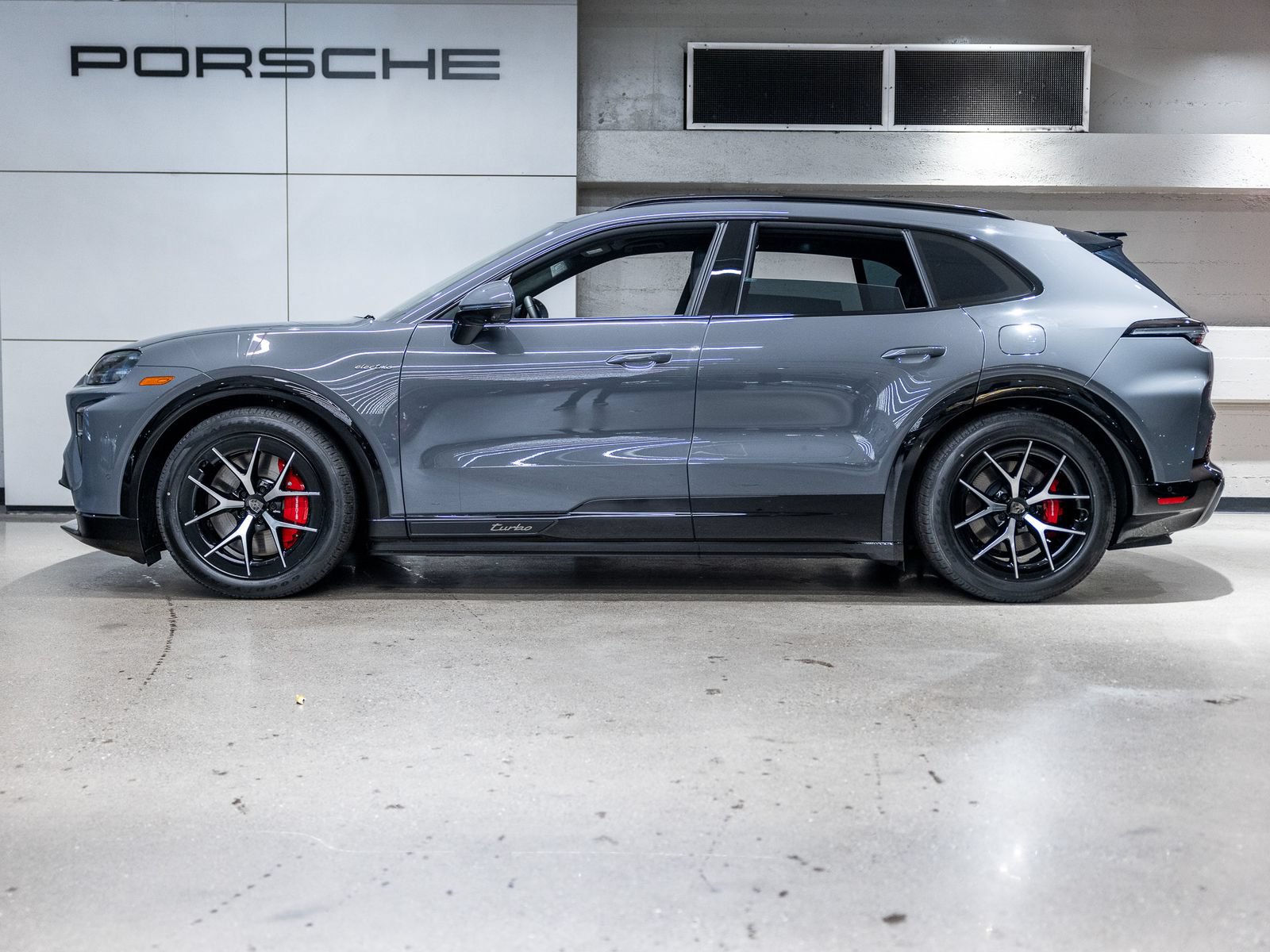 New 2026 Porsche Cayenne Turbo AWD/4WD image 2