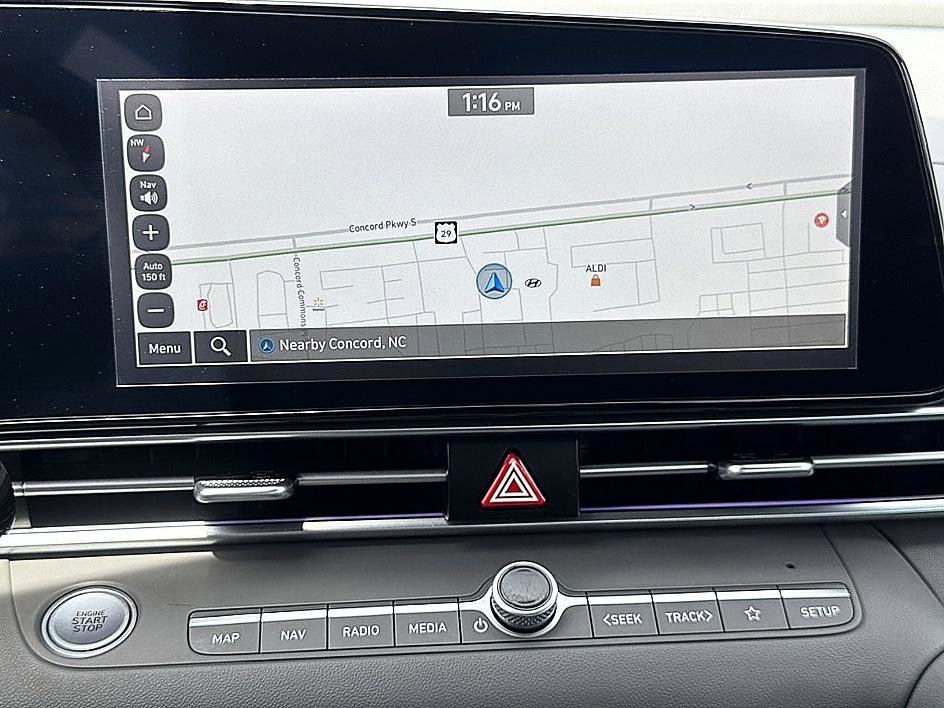 Used 2025 Hyundai Elantra SEL image 12