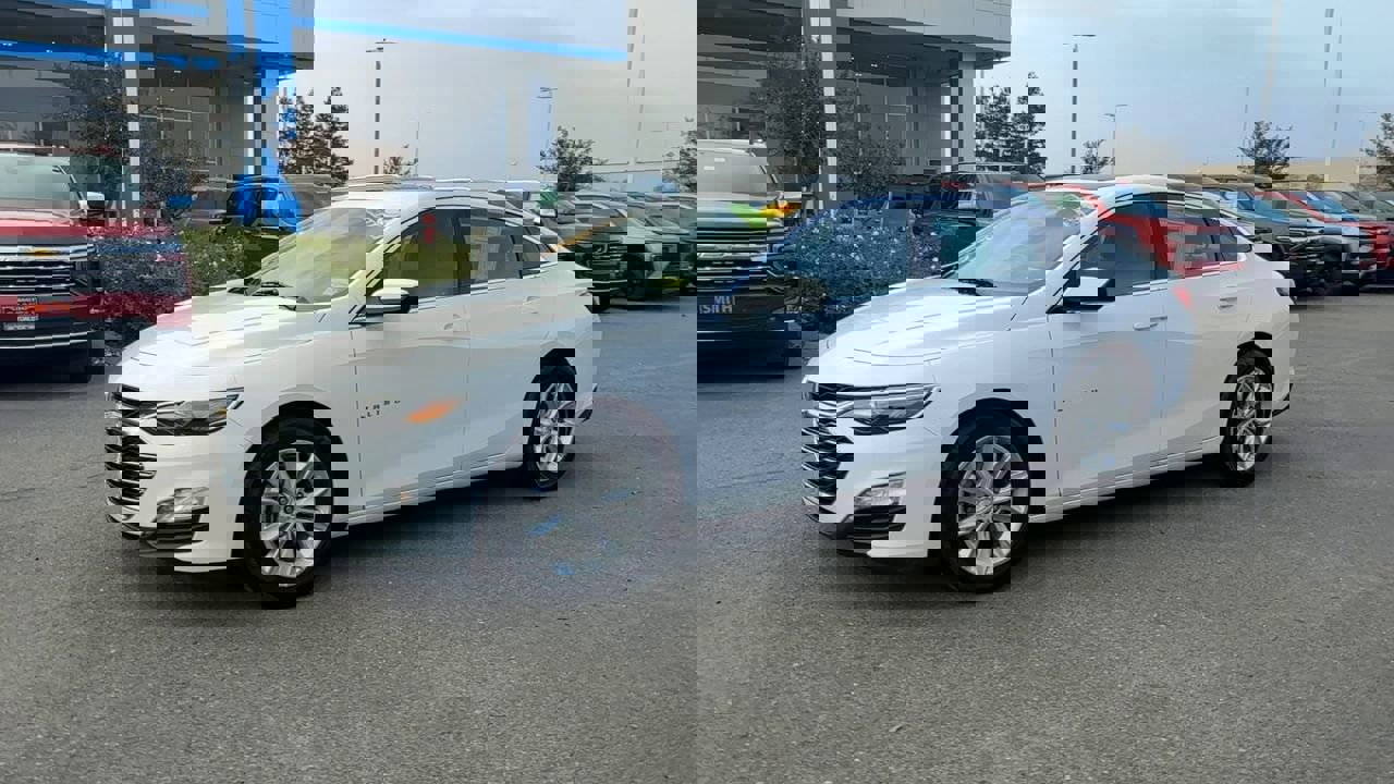 Used 2024 Chevrolet Malibu LT image 3