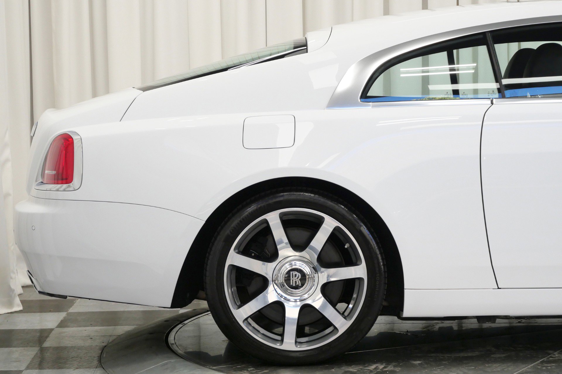 Used 2016 Rolls-Royce Wraith RWD image 47