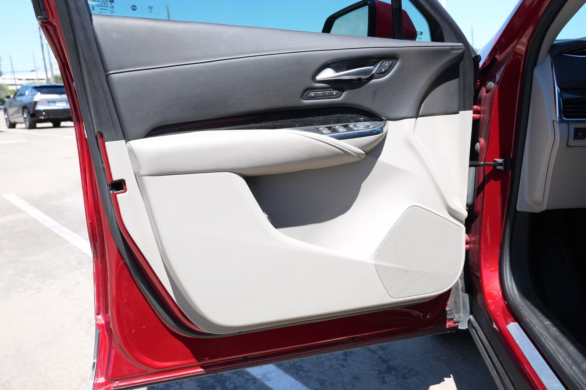 Used 2022 Cadillac XT4 Premium Luxury w/ Enhanced Visibility Package image 19