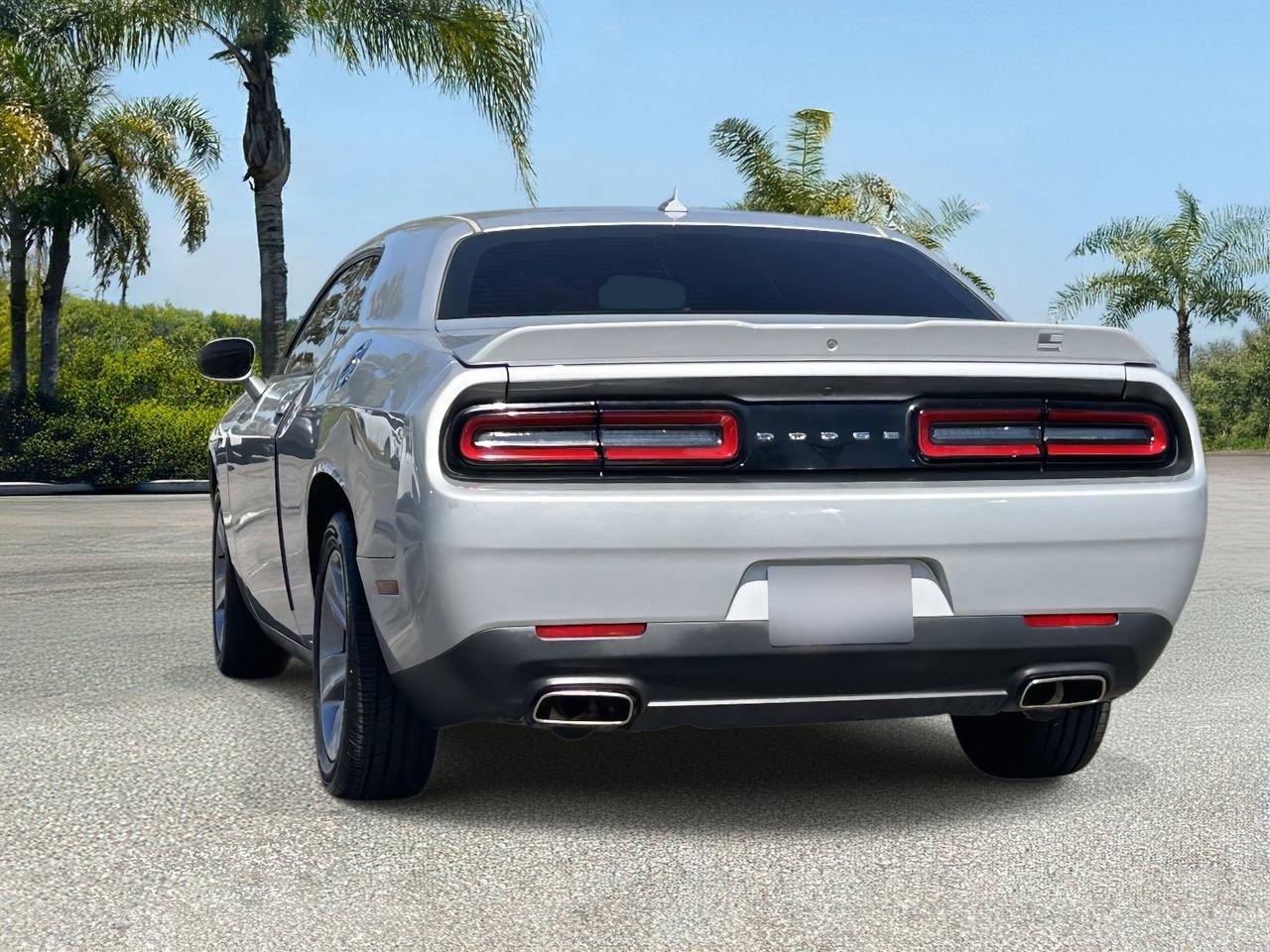 Used 2019 Dodge Challenger SXT image 4