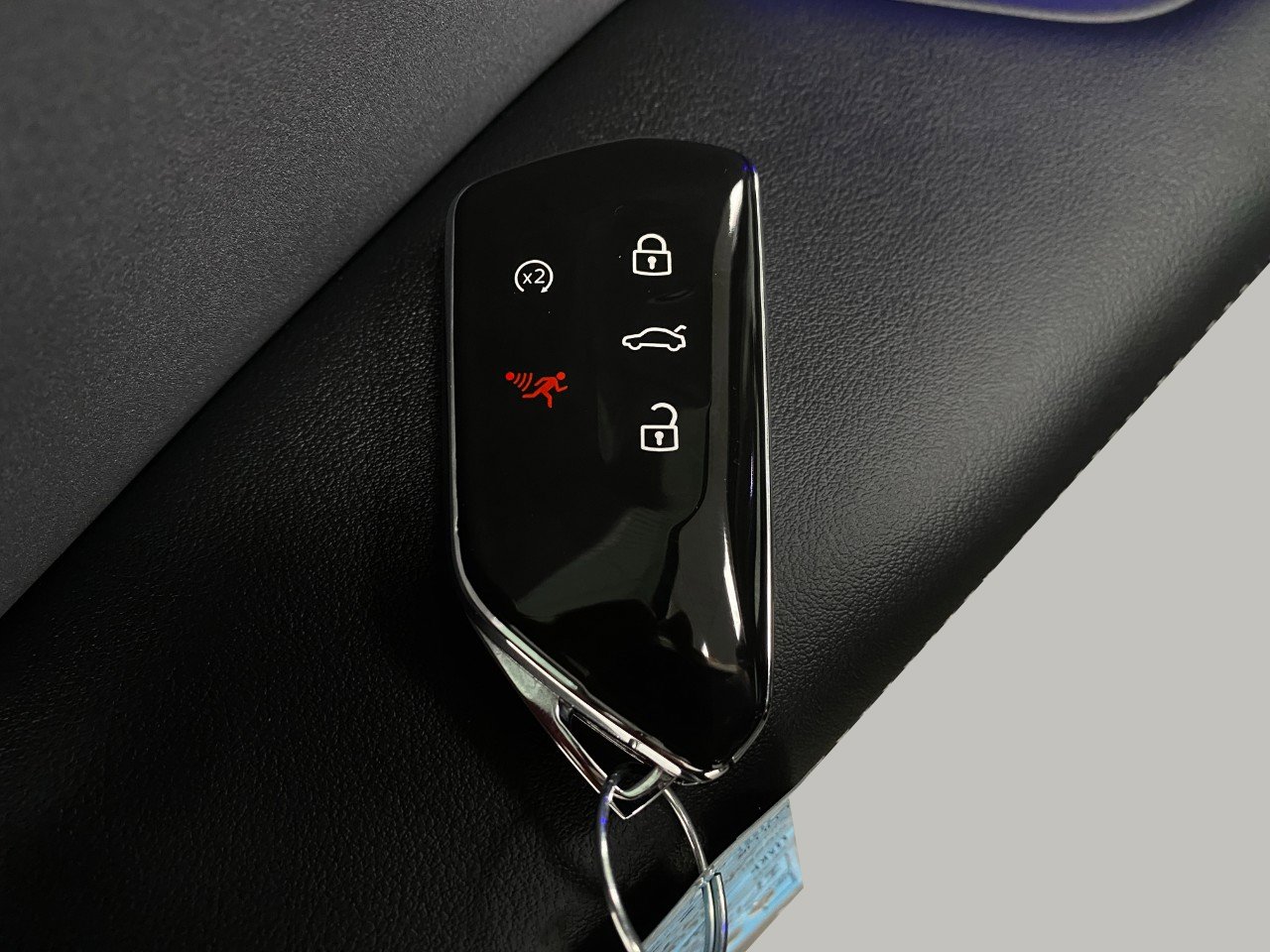 Certified 2025 Volkswagen Tiguan SE image 29