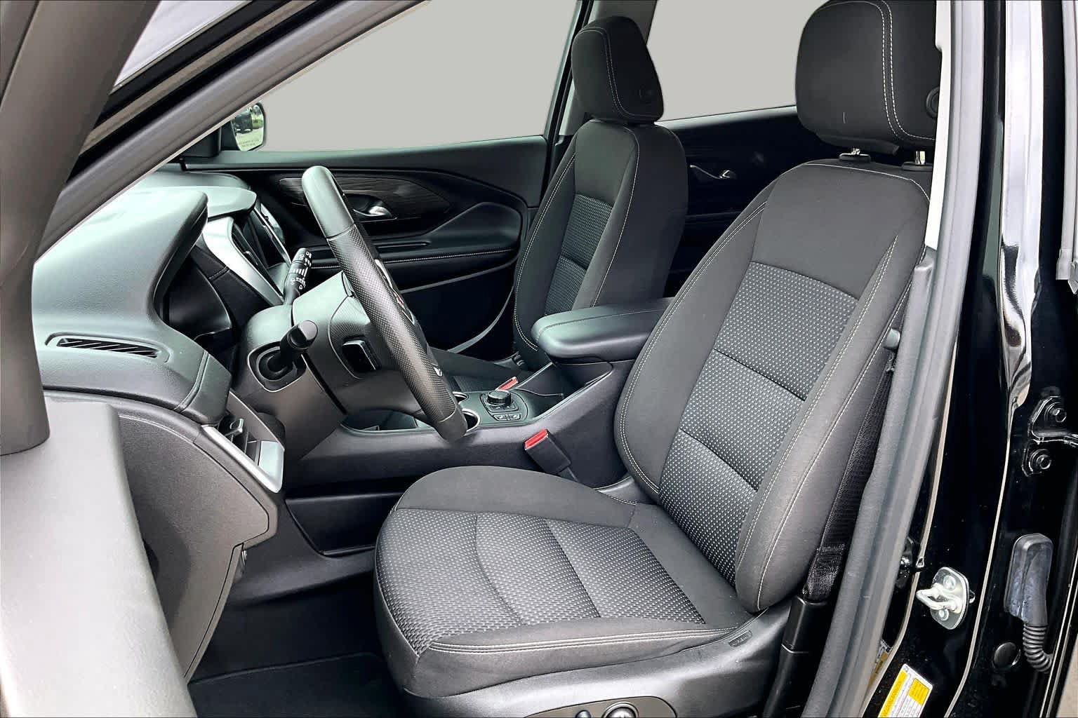 Used 2024 GMC Terrain SLE w/ Driver Convenience Package FWD image 15