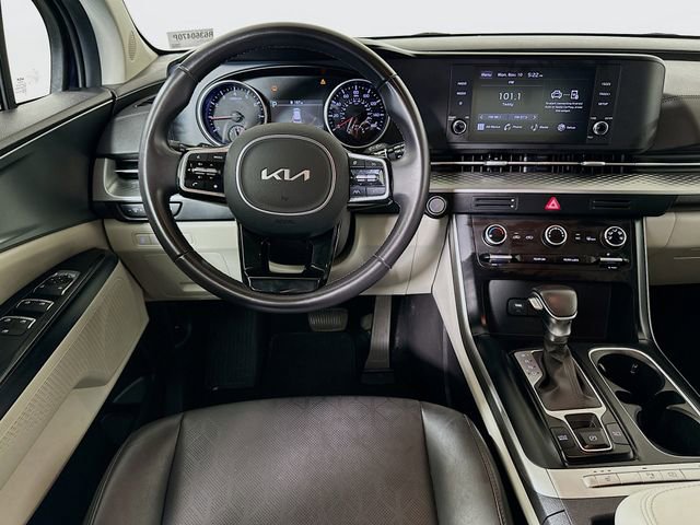 Used 2024 Kia Carnival LX image 23