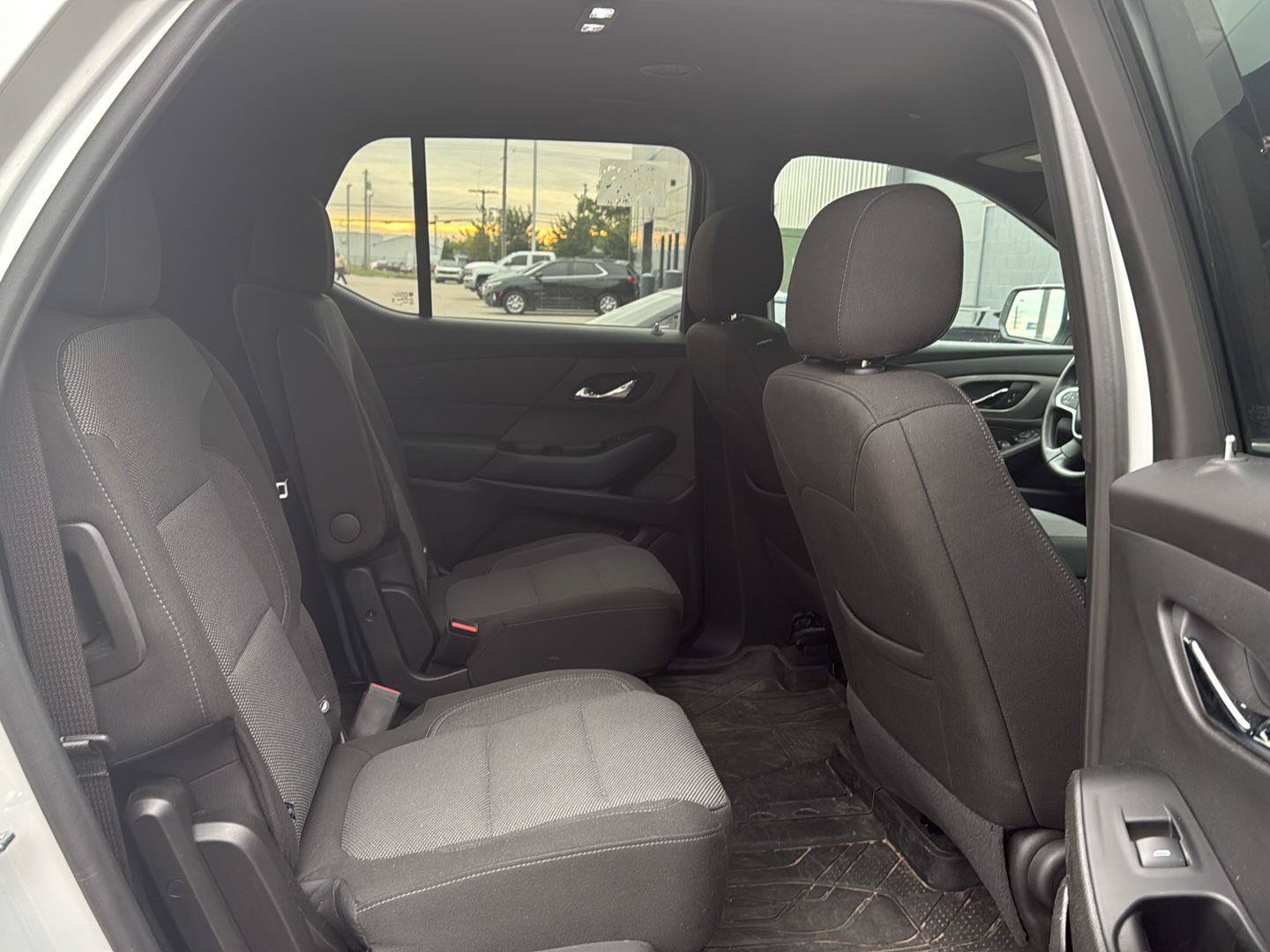 Used 2023 Chevrolet Traverse LT FWD image 12