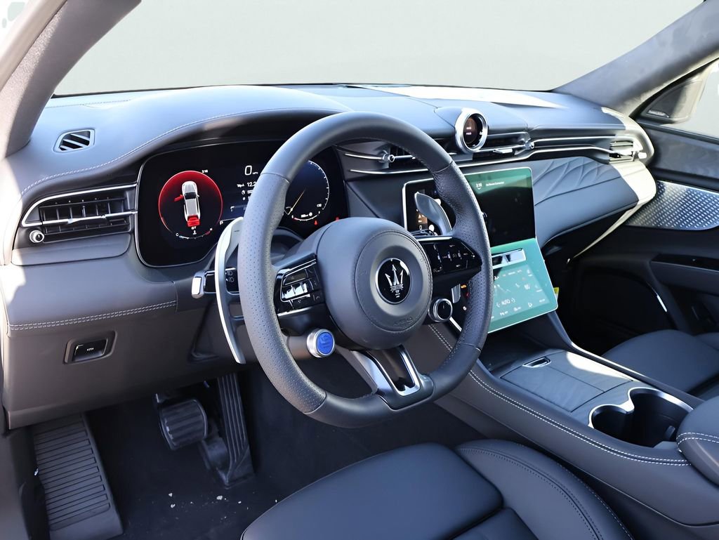 New 2025 Maserati Grecale GT image 19