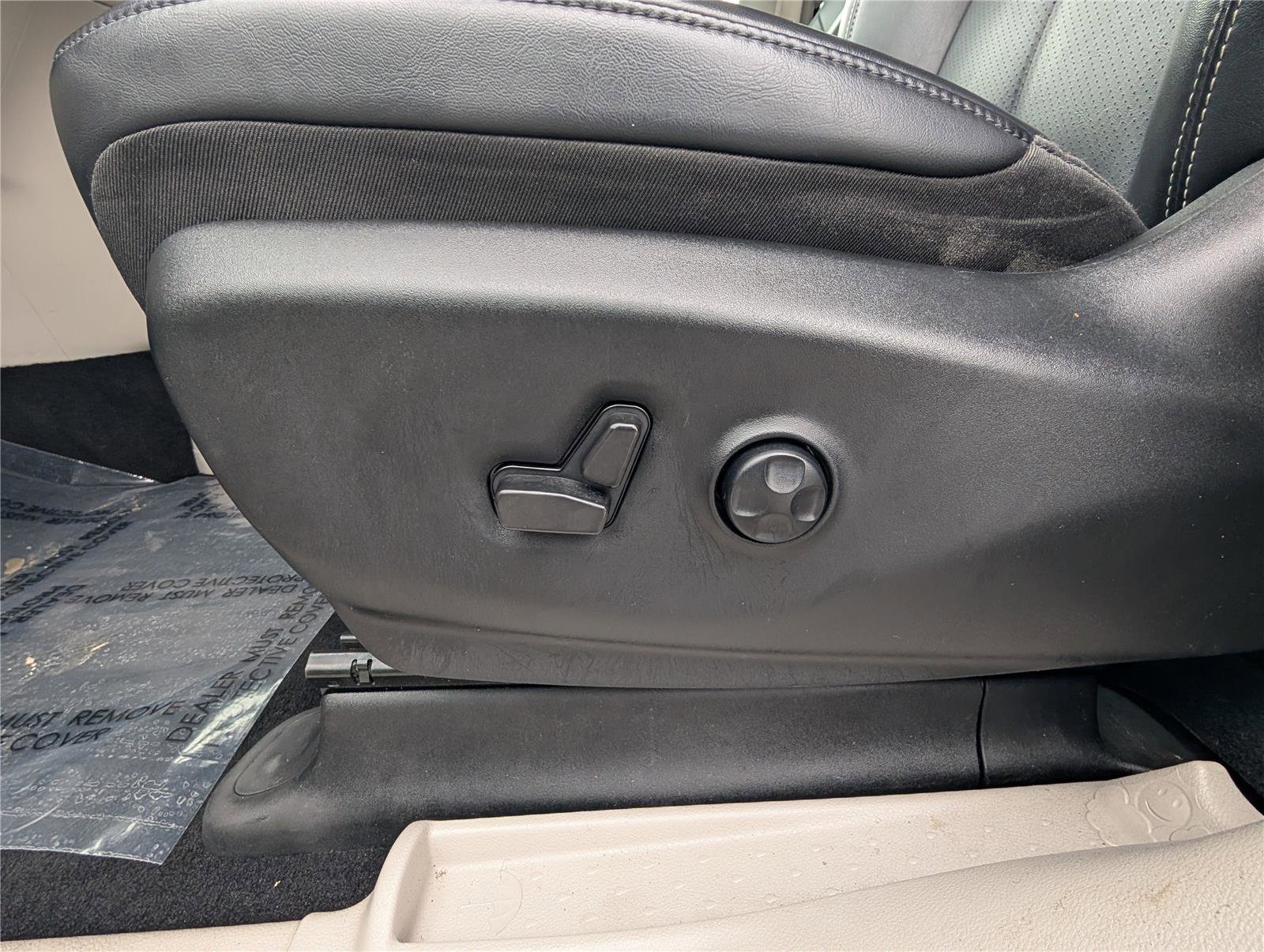 Used 2023 Chrysler Pacifica Touring-L image 20