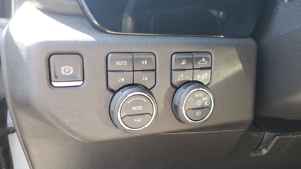 Used 2025 Chevrolet Silverado 2500 ZR2 AWD/4WD image 24