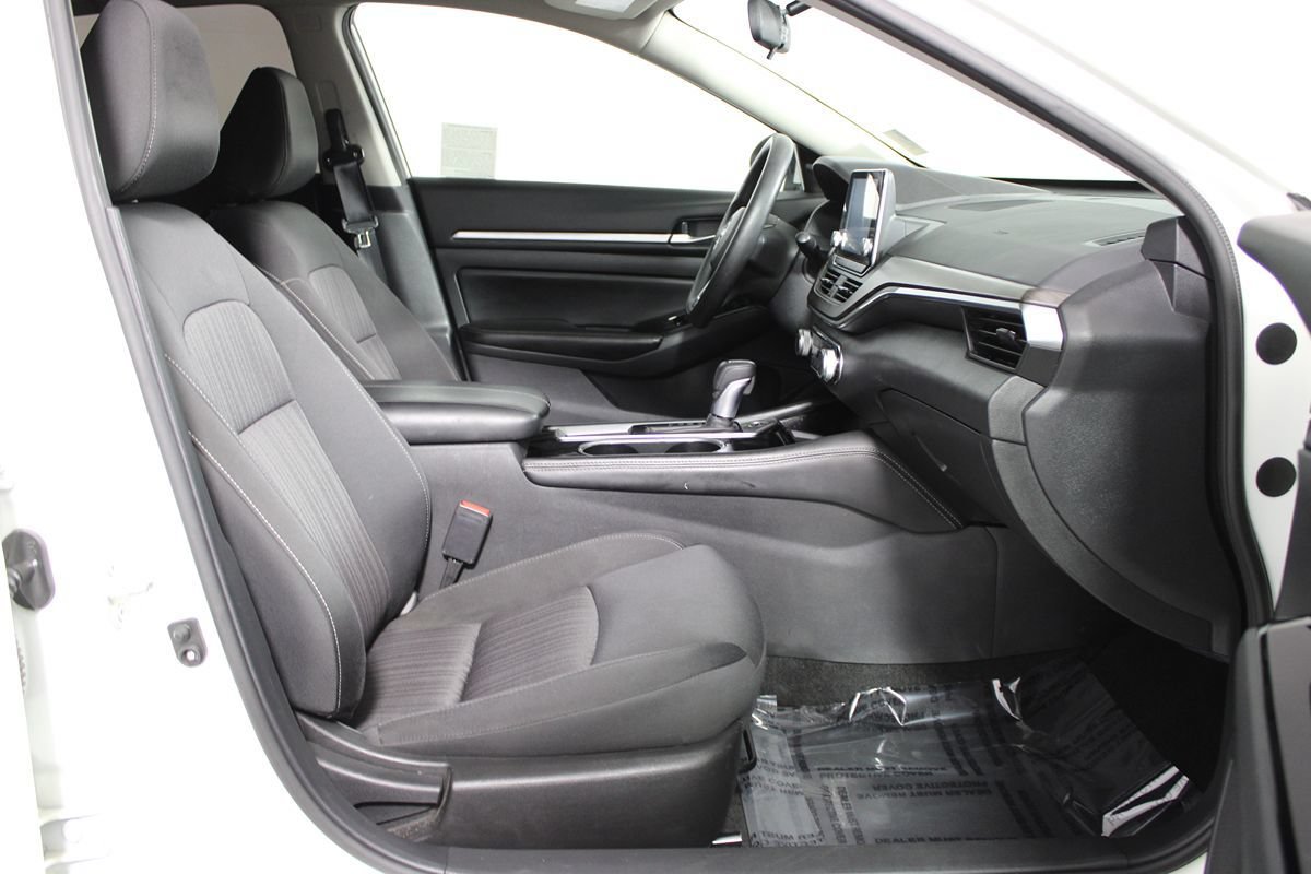 Used 2023 Nissan Altima 2.5 SV FWD image 15