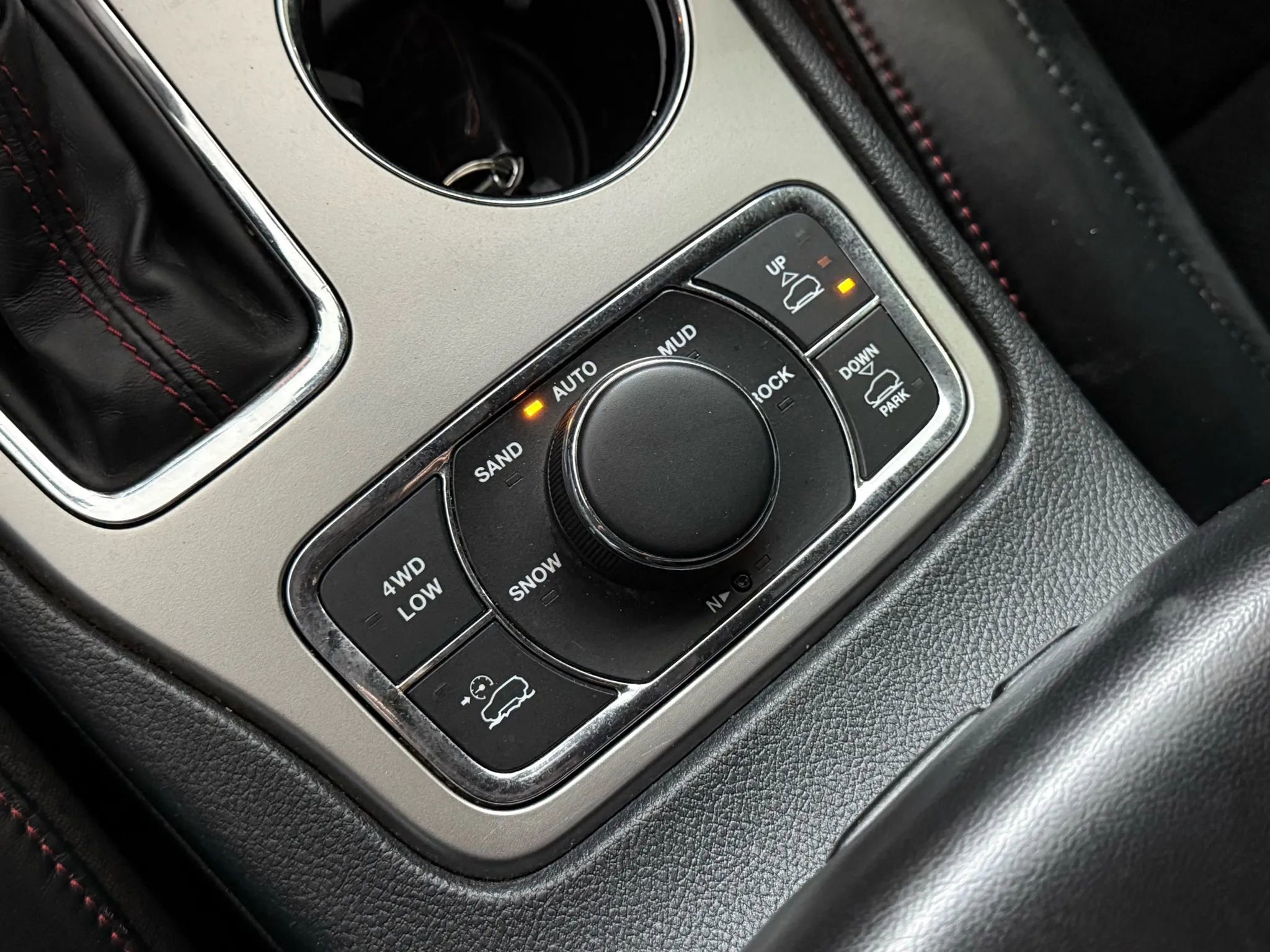Used 2017 Jeep Grand Cherokee Trailhawk AWD/4WD image 29
