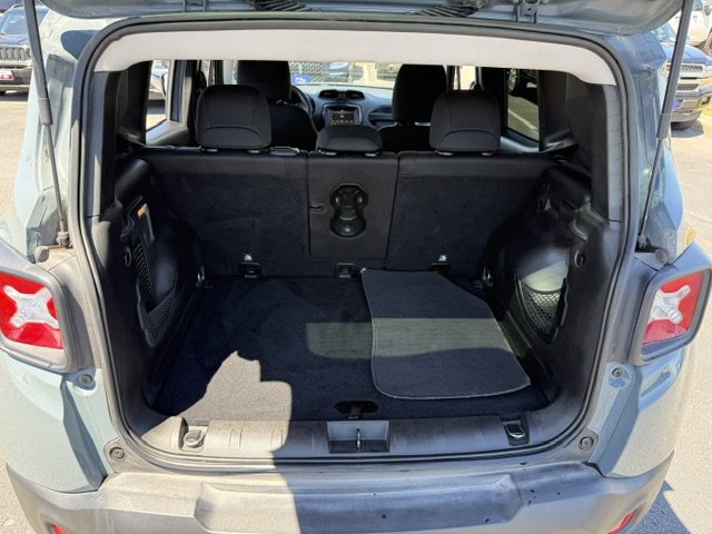 Used 2018 Jeep Renegade Latitude w/ Popular Equipment Group image 7