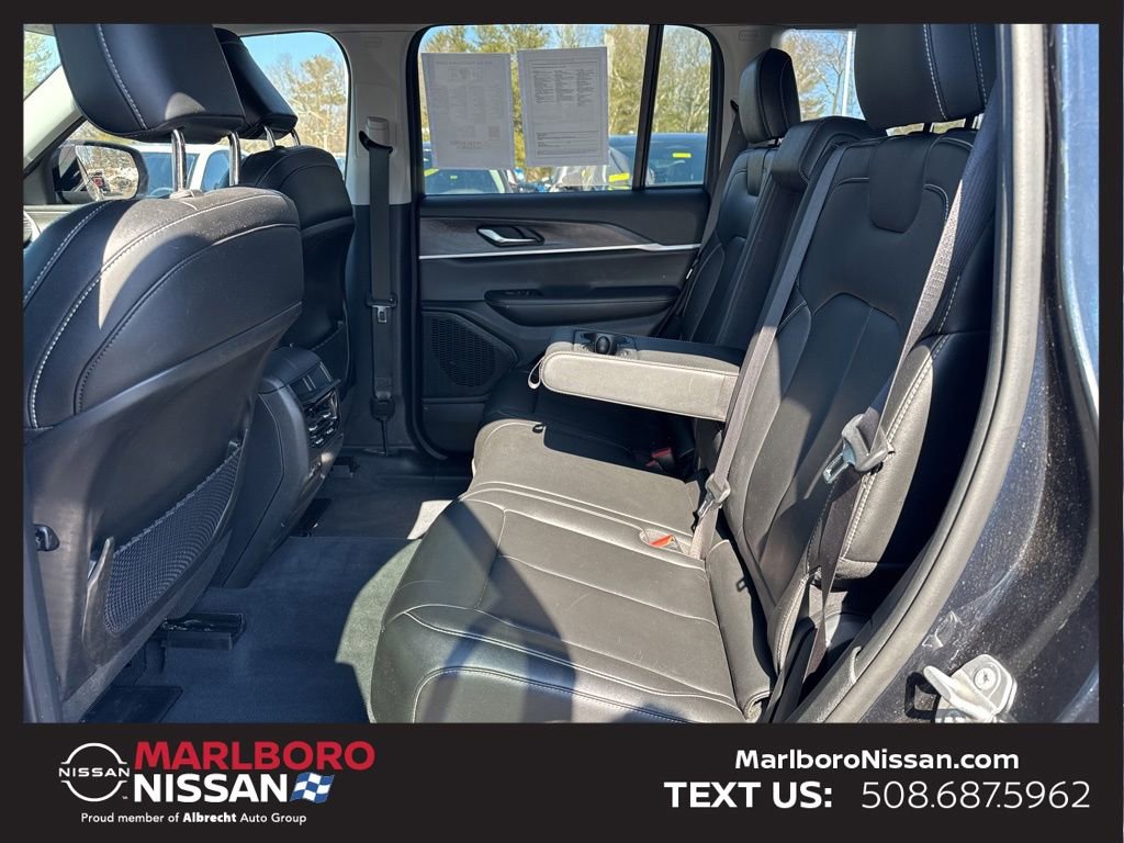 Used 2023 Jeep Grand Cherokee Limited image 16