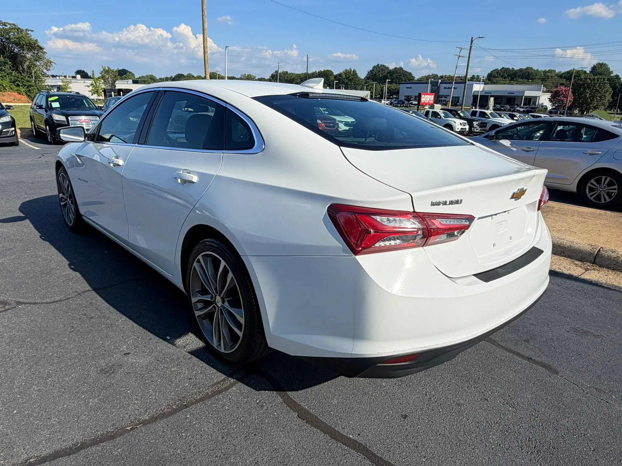 Used 2022 Chevrolet Malibu LT FWD image 5