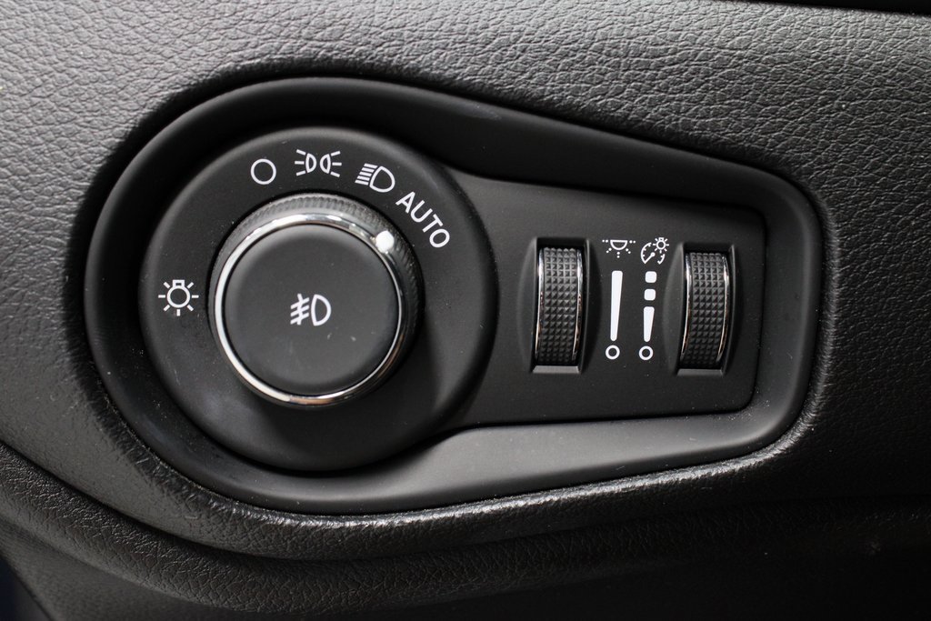 Used 2020 Jeep Renegade Limited w/ LED Lighting Group image 28