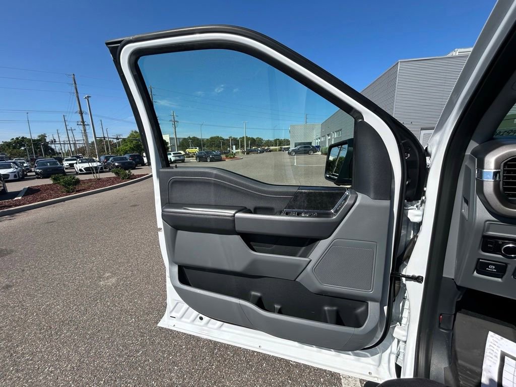 Used 2025 Ford F150 Lightning XLT AWD/4WD image 61