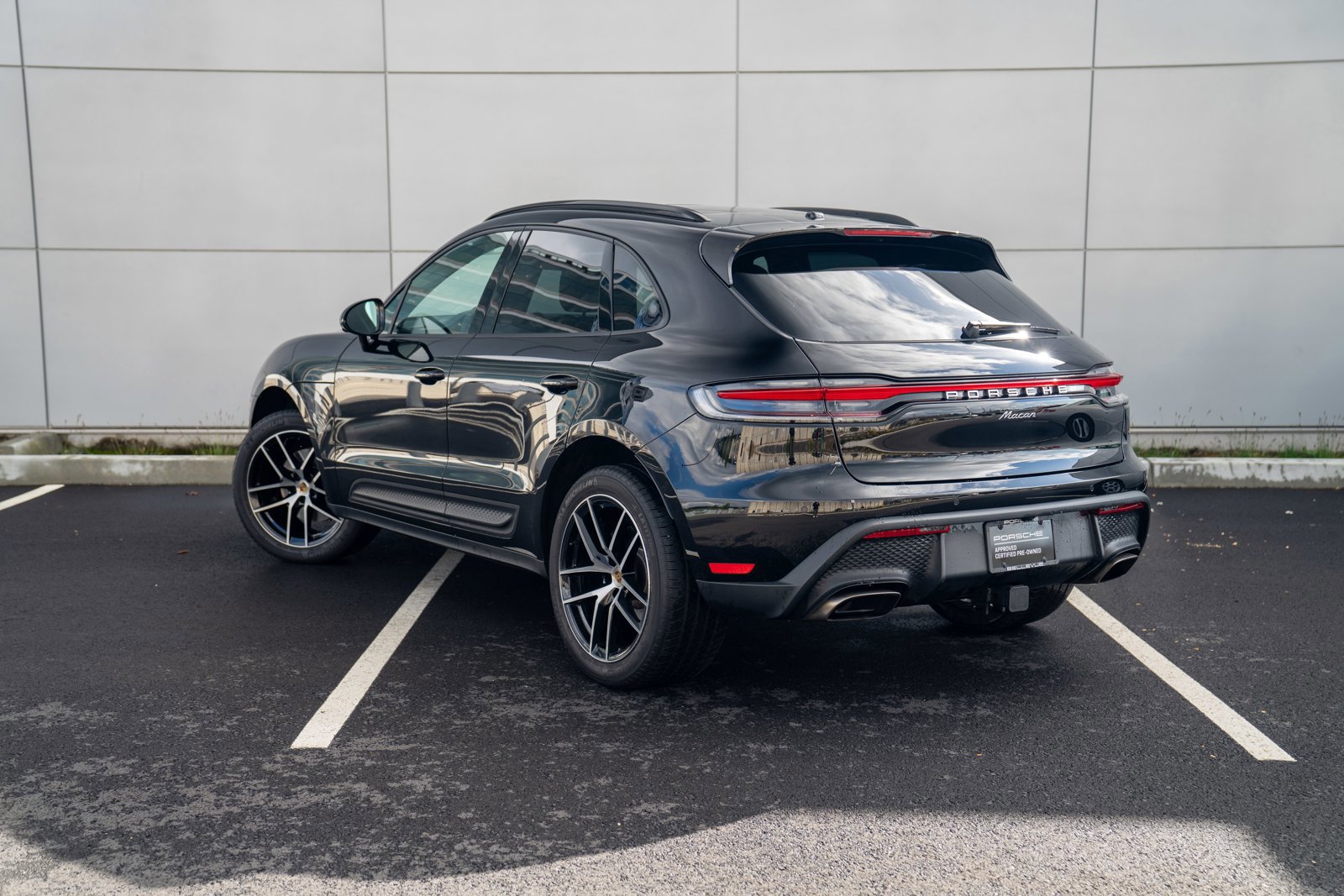 Certified 2025 Porsche Macan video 3