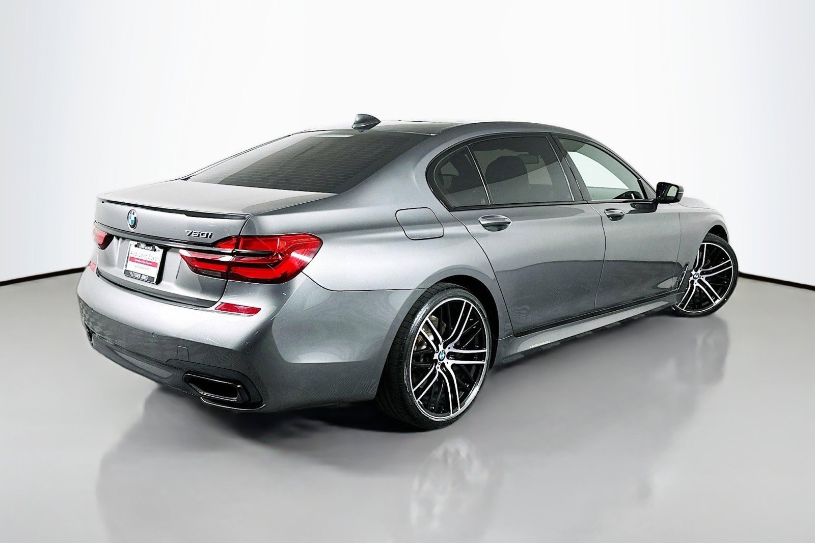 Used 2018 BMW 750i RWD image 14
