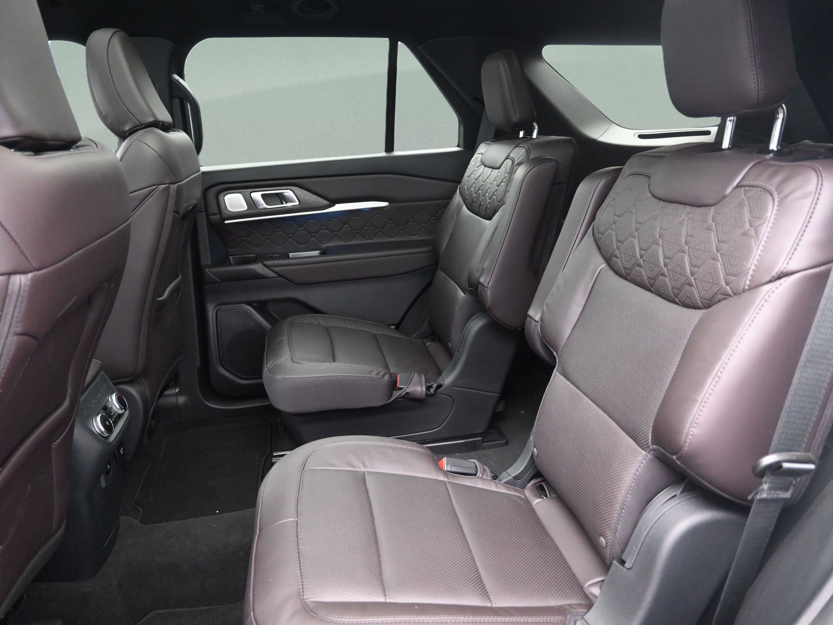 Used 2025 Ford Explorer Platinum w/ Ultimate Package image 15