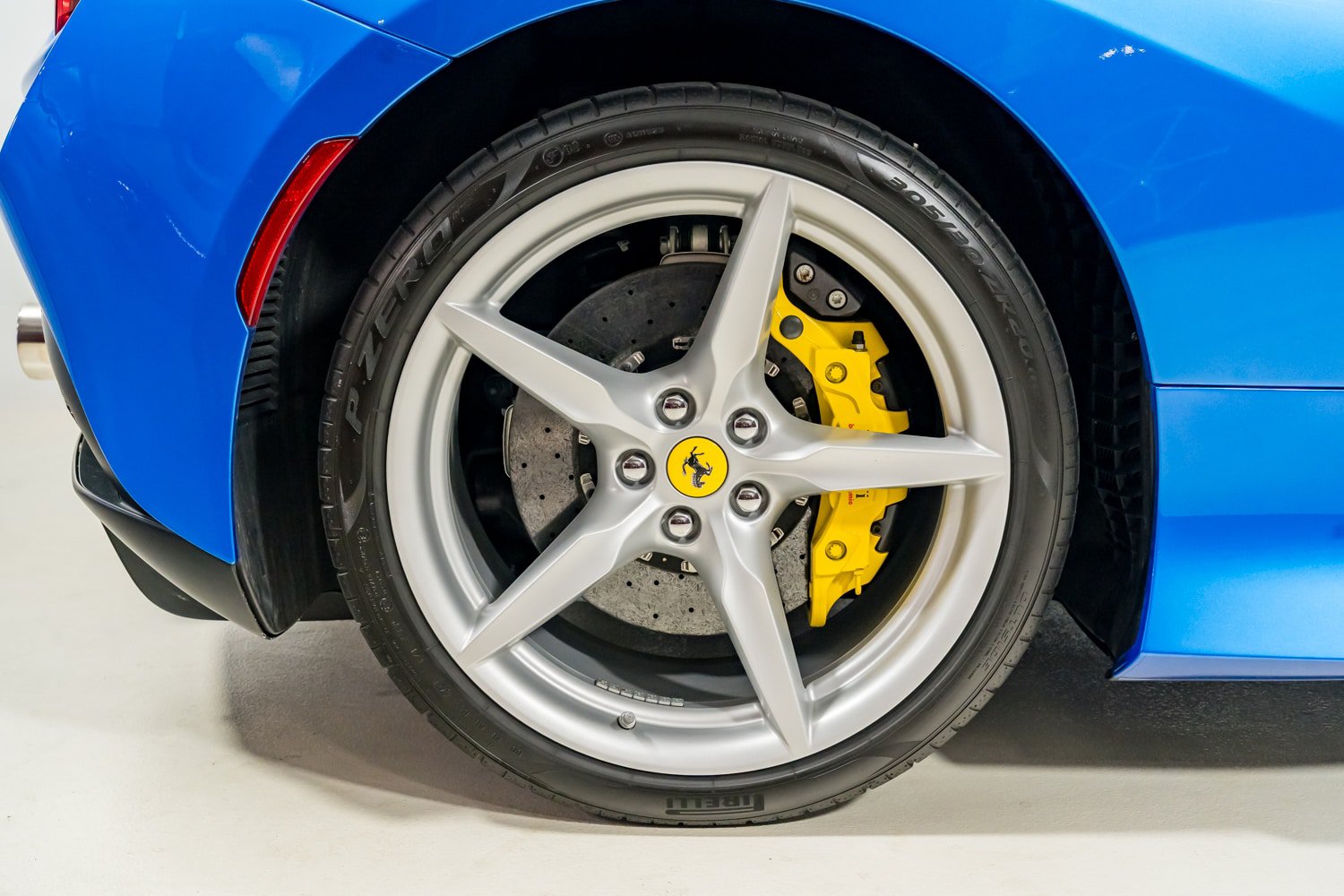 Certified 2022 Ferrari F8 Tributo RWD image 15