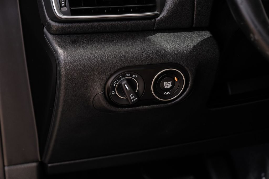 Used 2019 Maserati Levante image 32