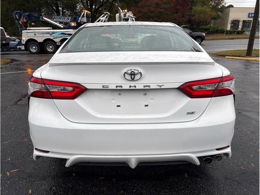Used 2020 Toyota Camry SE image 5