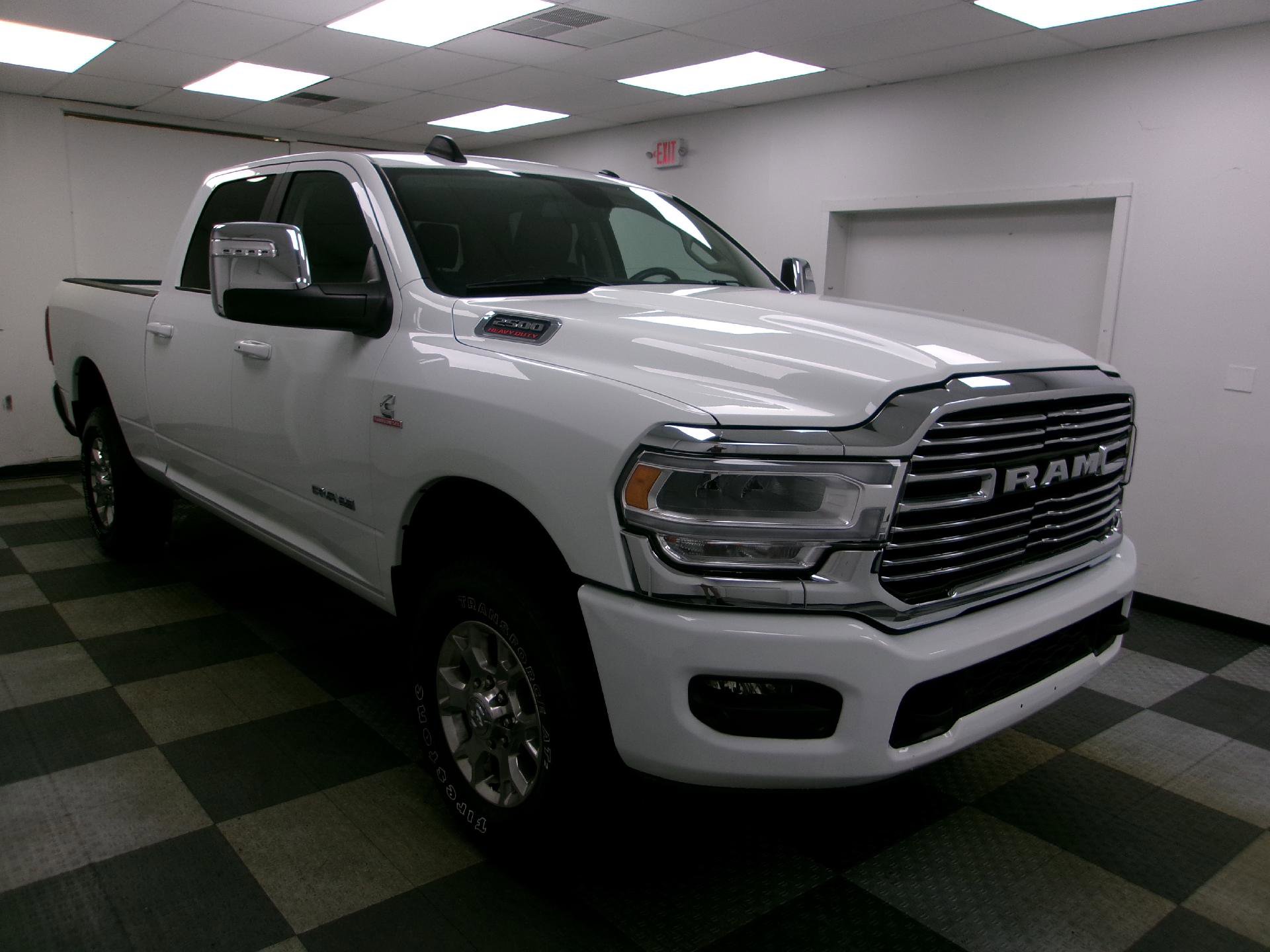 Used 2024 RAM 2500 Laramie AWD/4WD image 2