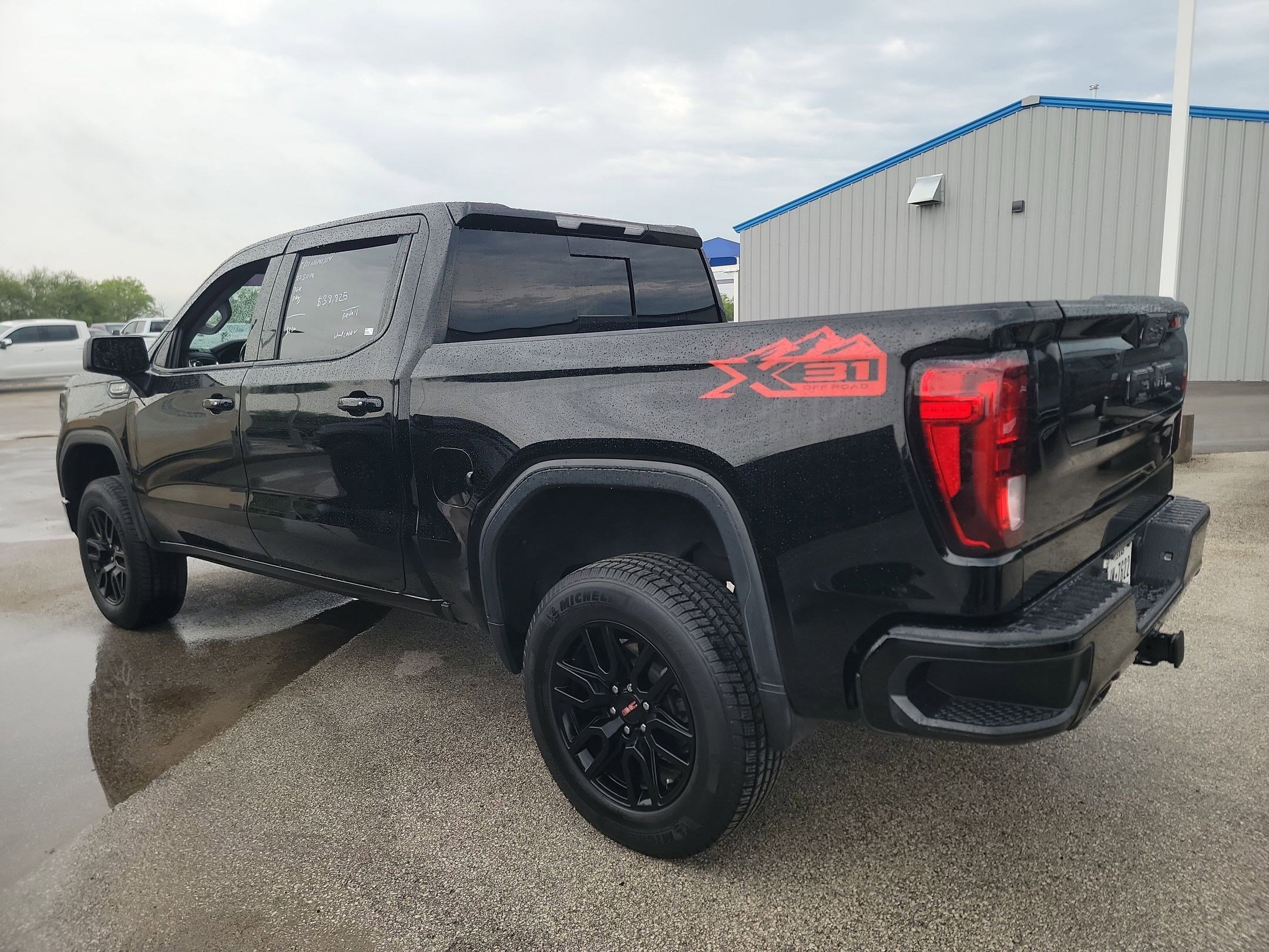 Used 2022 GMC Sierra 1500 Elevation w/ Preferred Package AWD/4WD image 4