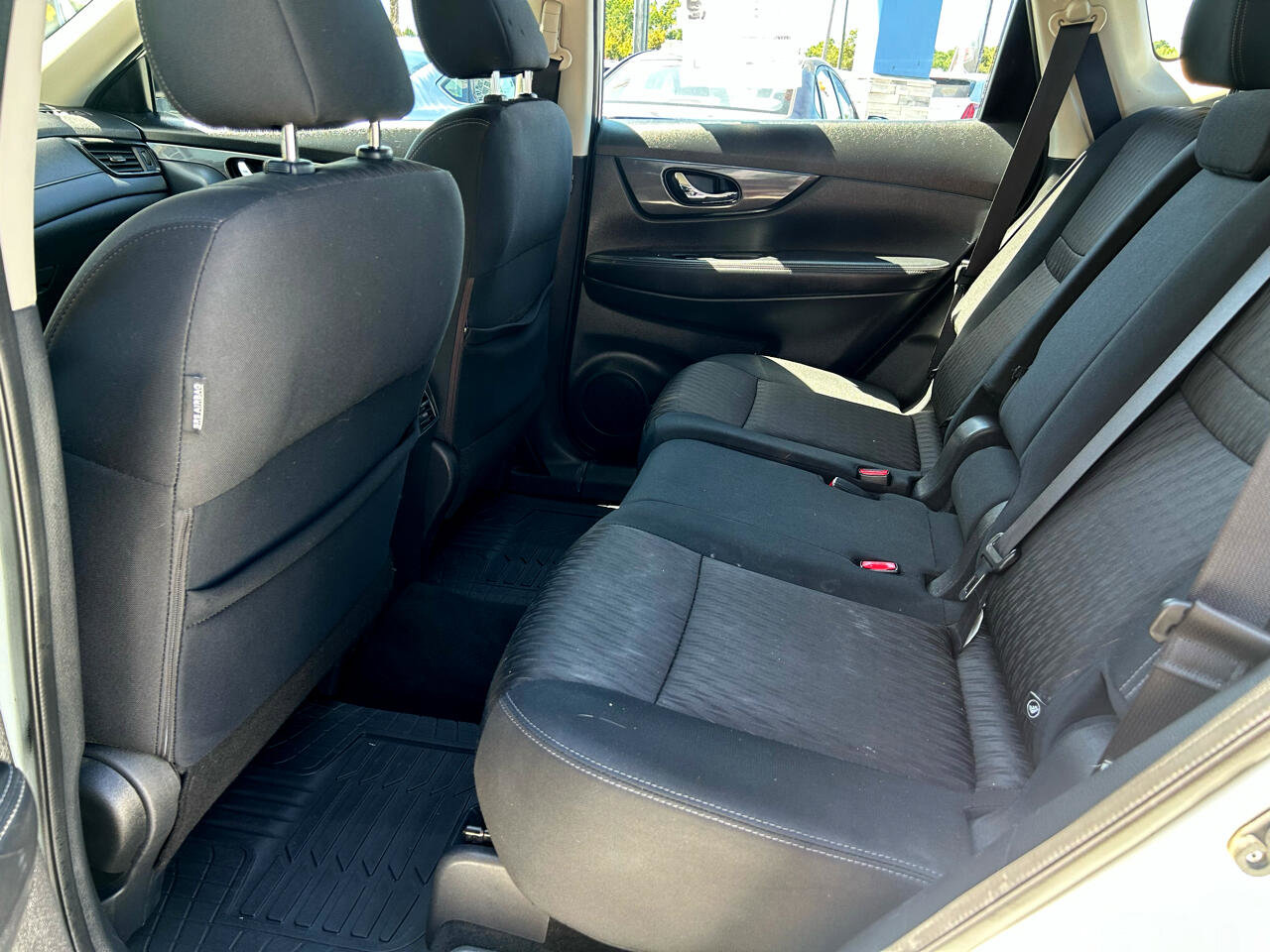 Used 2017 Nissan Rogue S image 11