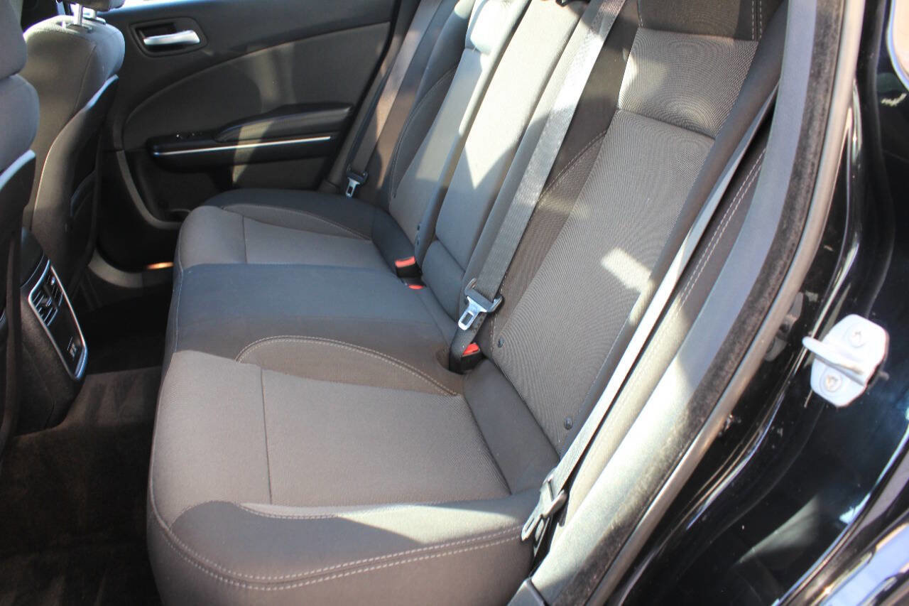 Used 2016 Dodge Charger SE w/ Power Sunroof Group image 13